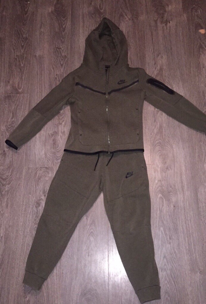 nike tech tracksuit boys
